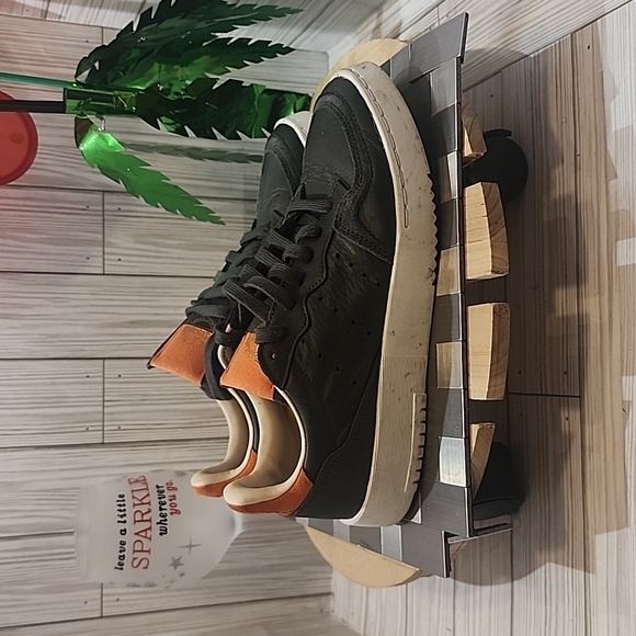 Adiddas‎ - Picture 5 of 7